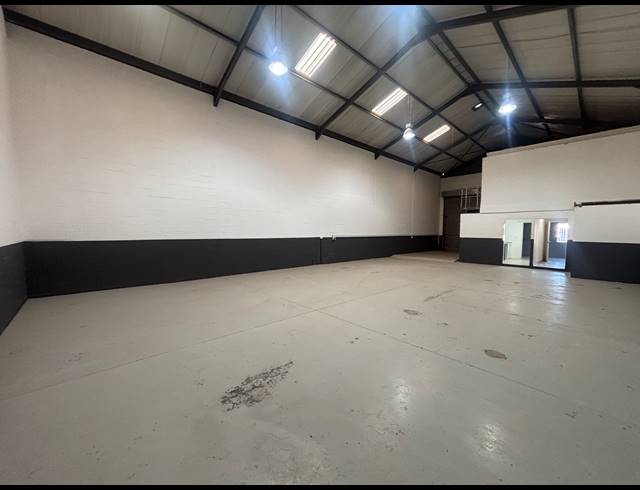 275M² WAREHOUSE TO LET IN STRAND INDUSTRIA